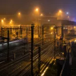 Pociąg towarowy uderzył w busa z kierowcami ciężarówek przy wjeździe do tunelu pod La Manche – 19 rannych
