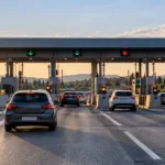 Rząd chce 1,4 miliarda euro od spółek autostradowych – zapewnia, że opłaty za przejazd nie wzrosną z powodu podatku