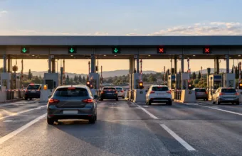 Rząd chce 1,4 miliarda euro od spółek autostradowych – zapewnia, że opłaty za przejazd nie wzrosną z powodu podatku