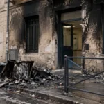 Podpalili posterunek z policjantami w środku – w Bordeaux śledztwo w sprawie usiłowania zabójstwa