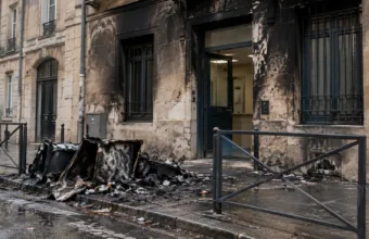 Podpalili posterunek z policjantami w środku – w Bordeaux śledztwo w sprawie usiłowania zabójstwa