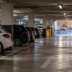 Parking na ferie Toussaint – w Paryżu za weekend prawie 97 euro, w Montpellier czterokrotnie taniej