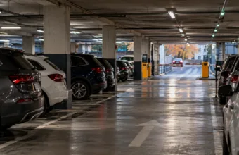 Parking na ferie Toussaint – w Paryżu za weekend prawie 97 euro, w Montpellier czterokrotnie taniej