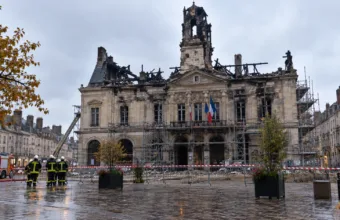 Zatrzymano podejrzanego o podpalenie ratusza w Limoges – 40-latek z Creuse miał być znany służbom