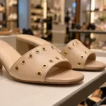 Klapki XTI z niklem i ftalanami wycofane ze sklepów Besson Chaussures w całej Francji – nie należy ich nosić