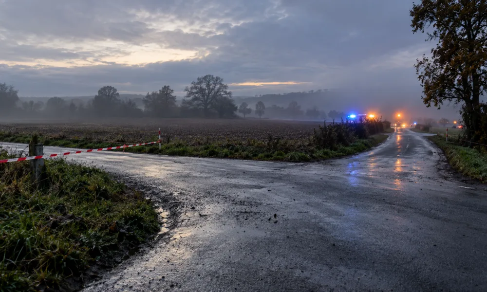 Dwoje 18- i 19-latków zginęło w wypadku pod Vichy – samochód z trojgiem młodych ludzi rozbił się nad ranem