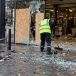 1 500 sklepów poszkodowanych w zamieszkach 17 października – szkody na setki milionów euro, splądrowano około 20 sklepów Carrefour
