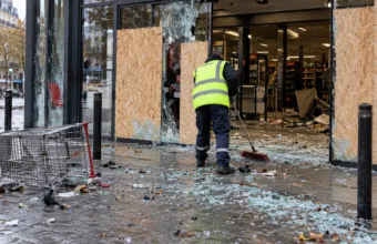 1 500 sklepów poszkodowanych w zamieszkach 17 października – szkody na setki milionów euro, splądrowano około 20 sklepów Carrefour