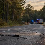 Dwie starsze osoby zginęły w czołowym zderzeniu w Landach – wypadek na drodze RD42 w Pontonx-sur-l’Adour