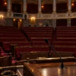 Politycy podzieleni po zamieszkach 17 października – prawica i Zjednoczenie Narodowe popierają policję, Mélenchon krytykuje dowodzenie w Paryżu