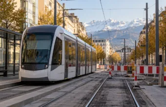 Tramwaje w Grenoble w poniedziałek 19 października mocno ograniczone – linie A i B przecięte na pół po zamieszkach